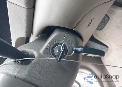 2005 Toyota Camry Le z USA, uszkodzony, nr VIN 4T1BE32K25U029733